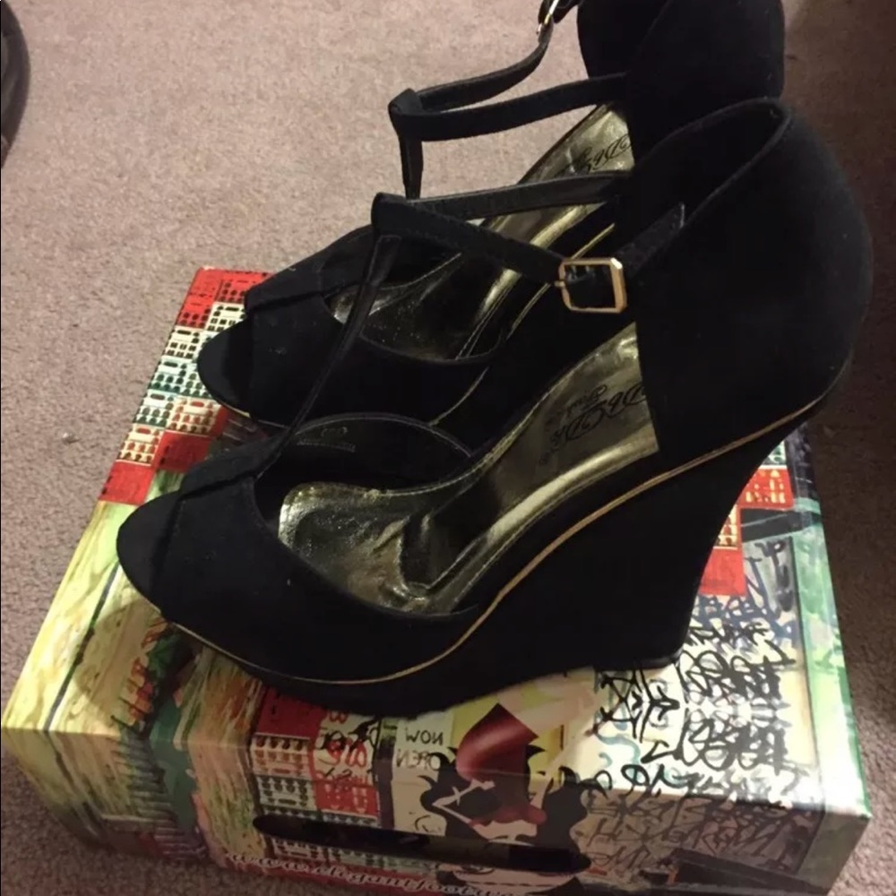 Black platform t-strap wedge - Picture 4 of 7